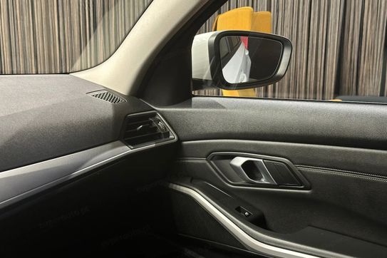 BMW Seria 3 Touring 318d Advantage