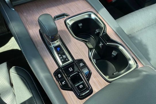 Lexus RX 450h+ Omotenashi