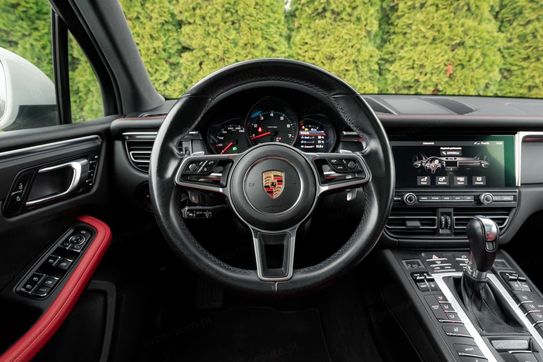 Porsche Macan Standard