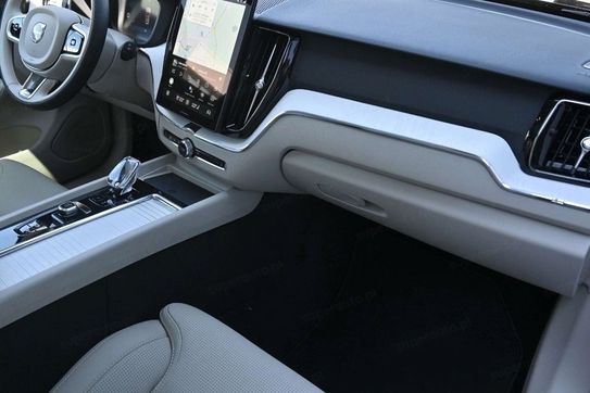 Volvo XC60 B5 AWD Ultra Dark