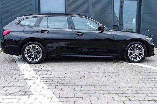 BMW Seria 3 320d xDrive Sport Line sport-aut