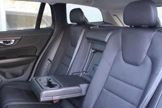 Volvo V60 D3 AWD Momentum Pro