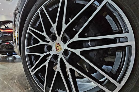 Porsche Cayenne Coupe E-Hybrid Black Edition