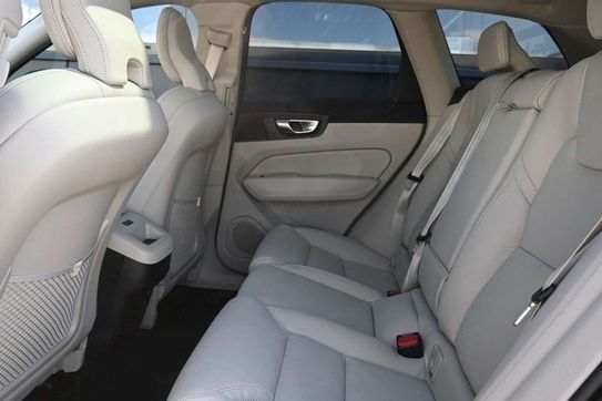 Volvo XC60 B5 AWD Plus Dark