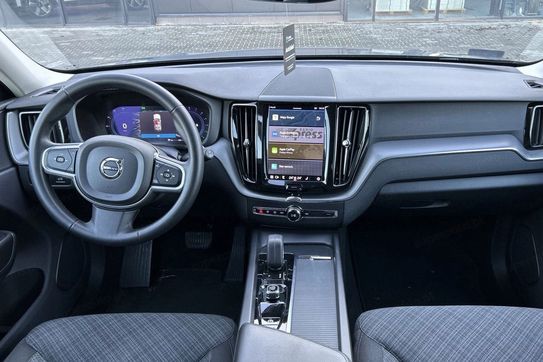 Volvo XC60 B5 B AWD Momentum Pro aut