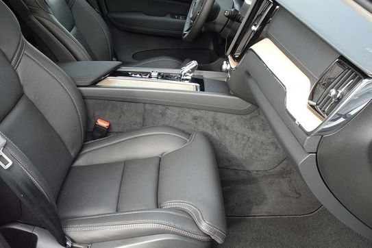 Volvo XC60 T8 Plug-In Hybrid AWD Ultra Bright