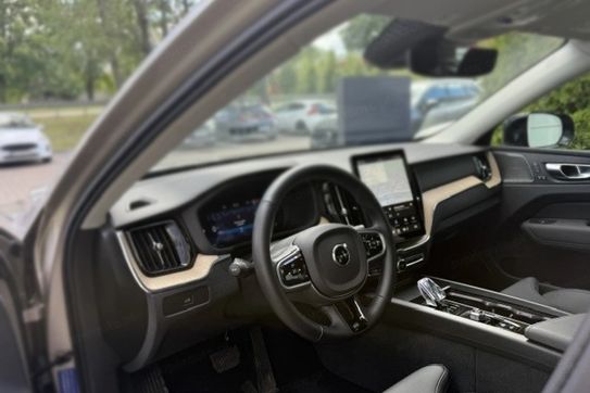 Volvo XC60 B5 B AWD Plus Dark aut
