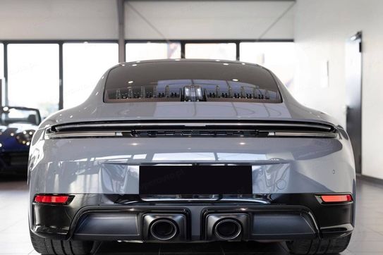 Porsche 911 Carrera 4 GTS