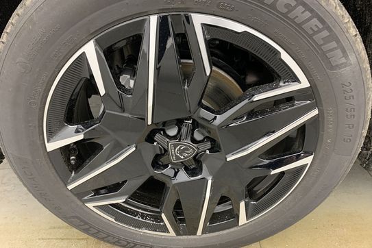 Peugeot 3008 GT 1.2 mHEV e-DCS6