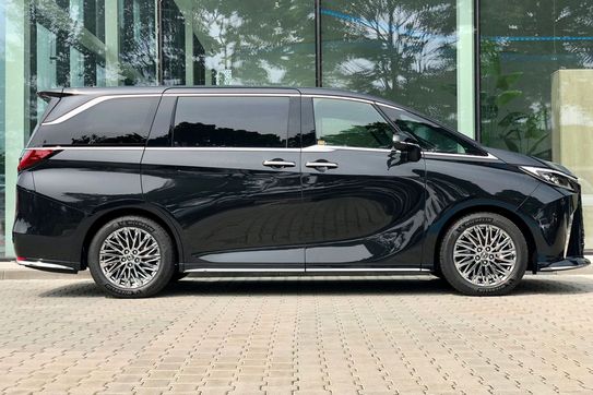 Lexus LM 350h Prestige