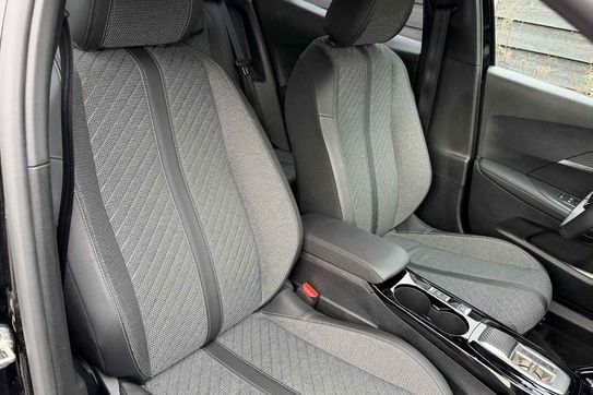 Peugeot 2008 Allure e-DCS 1.2 mHEV