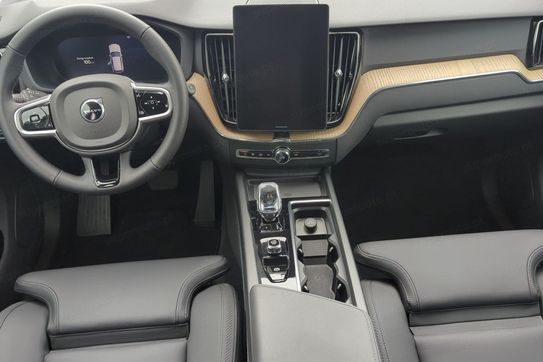 Volvo XC60 B5 B AWD Plus Dark aut