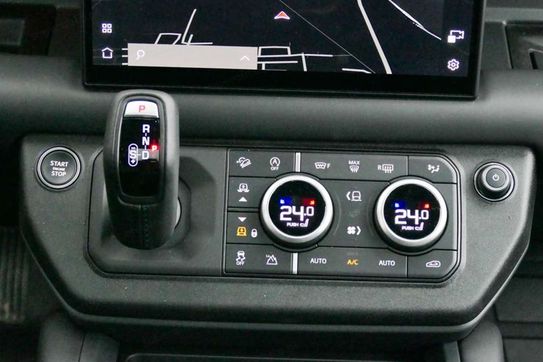 Land Rover Defender 110 D300 X-Dynamic HSE