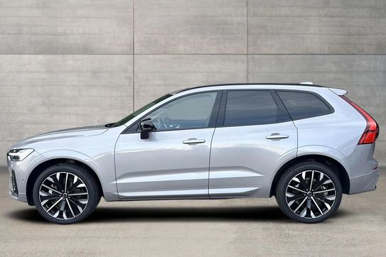 Volvo XC60 B5 B AWD Ultra Dark