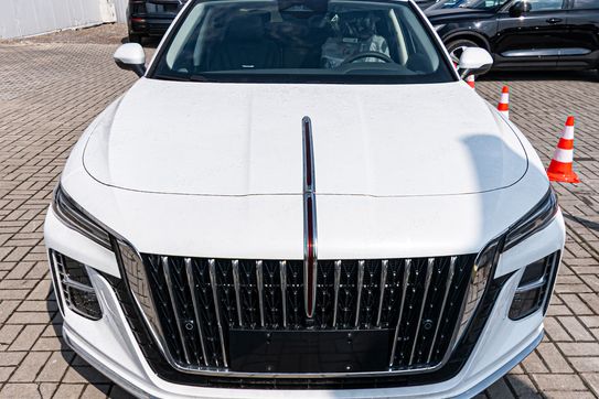 Hongqi H5 Deluxe 2.0T DSG