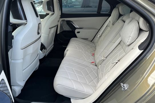 BMW Seria 7 M760e PHEV xDrive Individual Edition sport-aut