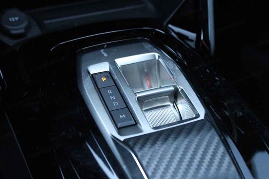 Peugeot 208 GT e-DCS6 1.2 mHEV