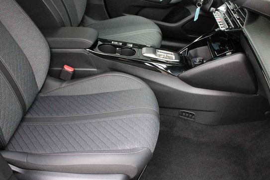 Peugeot 208 Allure e-DCS6  1.2 mHEV