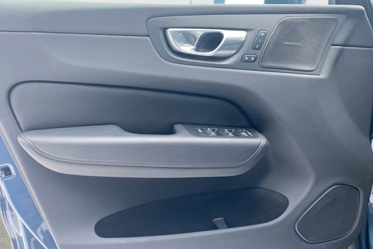 Volvo XC60 T8 Plug-In Hybrid AWD Ultimate Bright aut