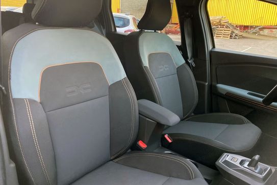 Dacia Jogger Extreme 5-miejsc 1.8 Full Hybrid