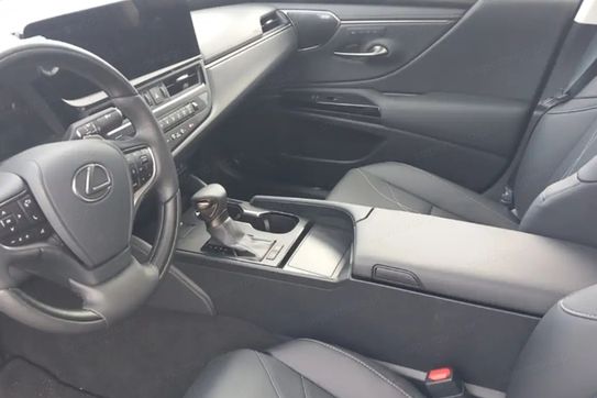 Lexus ES 300h Omotenashi