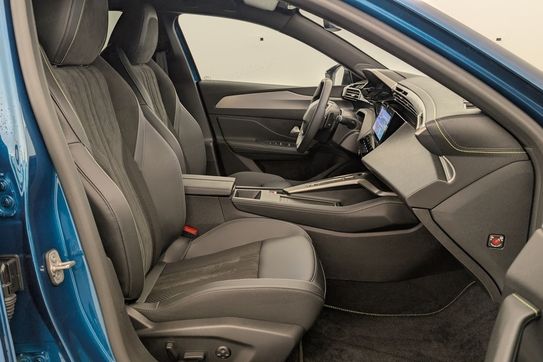 Peugeot 408 GT 1.2 mHEV e-DCS6