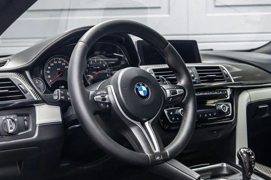 BMW Seria 4 M4 Competition