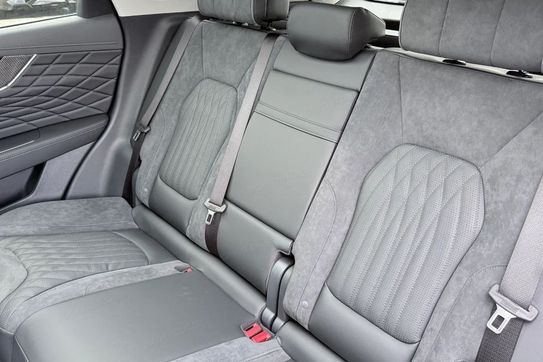 Hongqi HS5 2.0T AWD