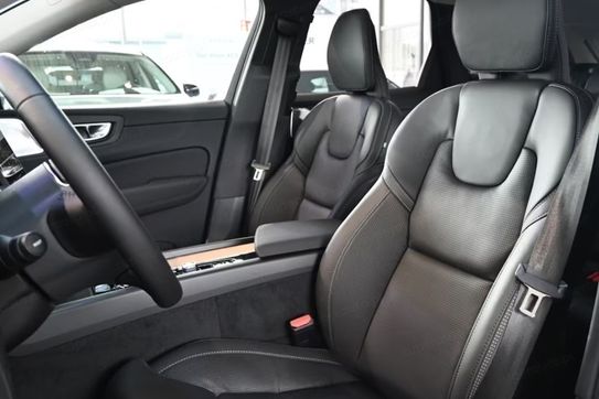 Volvo XC60 B5 AWD Ultra Dark