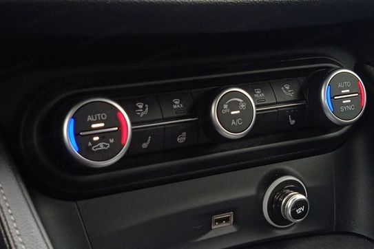 Alfa Romeo Stelvio 2.0 Turbo Business Q4 aut