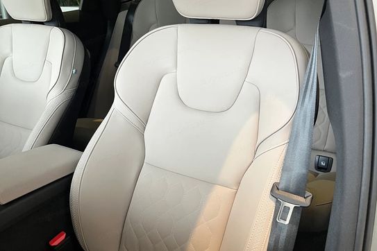 Volvo XC60 B5 B AWD Plus Bright