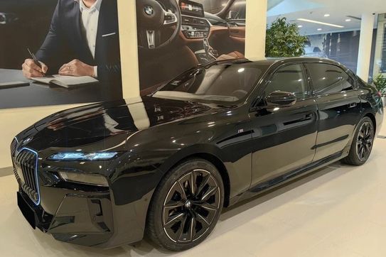 BMW Seria 7 740d xDrive M Sport
