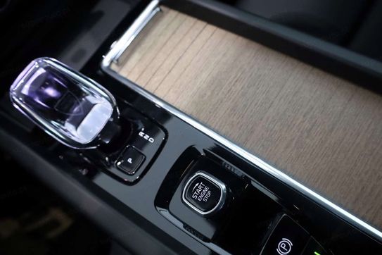 Volvo XC60 T8 Plug-In Hybrid AWD Ultra Dark