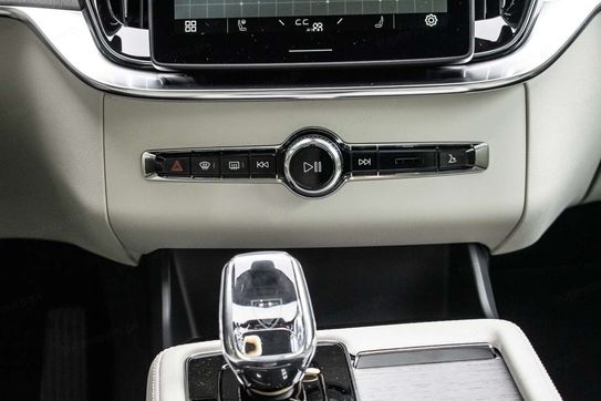 Volvo XC90 B5 AWD Ultra Bright