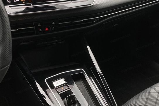 Volkswagen Golf VIII 1.5 eTSI mHEV R-Line DSG