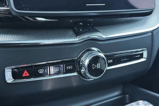 Volvo XC60 T8 Plug-In Hybrid AWD Ultra Black Edition aut