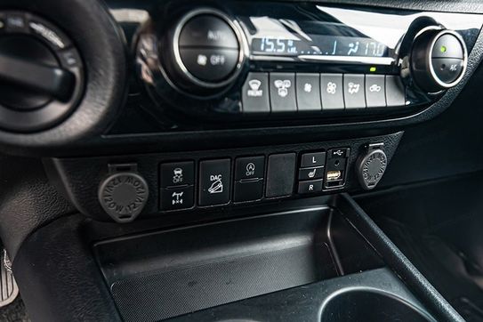 Toyota HiLux Double Cab Invincible
