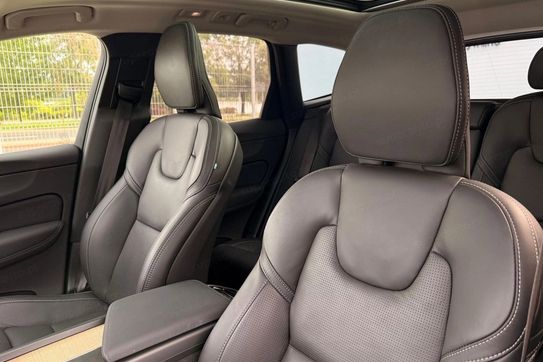 Volvo XC60 B5 B AWD Ultra Dark