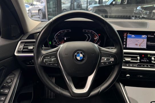 BMW Seria 3 318i aut