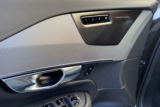 Volvo XC90 T8 AWD Plug-In Hybrid Ultra Dark 7os
