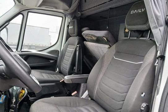 Iveco Daily 70C18 Zabudowa + Tył spanie