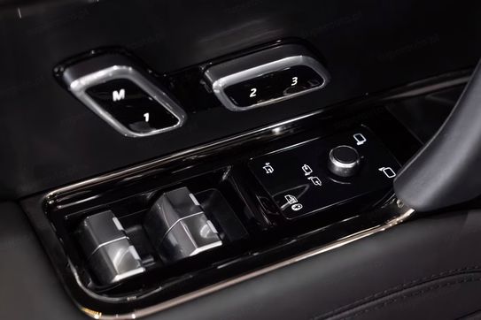 Land Rover Range Rover Sport P550e Autobiography