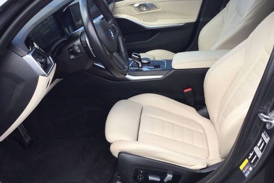 BMW Seria 3 330e xDrive M Sport
