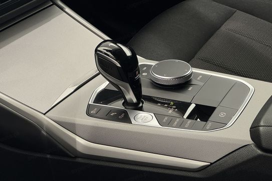 BMW Seria 3 318i Advantage aut