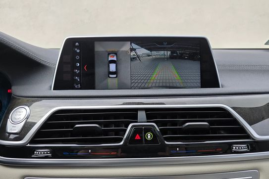 BMW Seria 7 750i xDrive