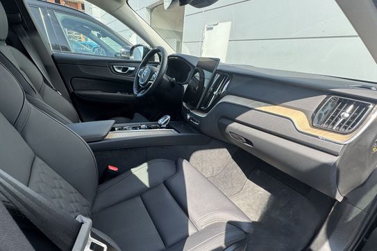 Volvo XC60 B5 B AWD Plus Dark