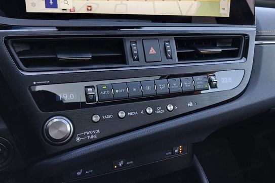 Lexus ES 300h Business Edition