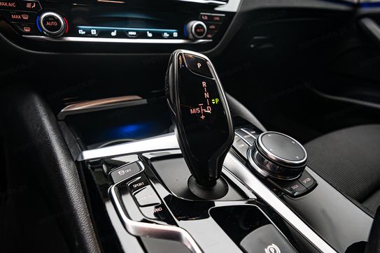 BMW Seria 5 520d xDrive Sport Line