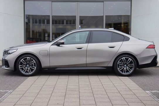 BMW Seria 5 550e xDrive M Sport