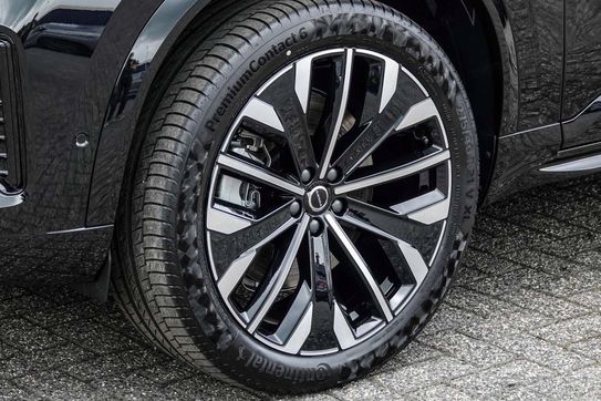 Volvo XC90 B5 AWD Ultra Dark